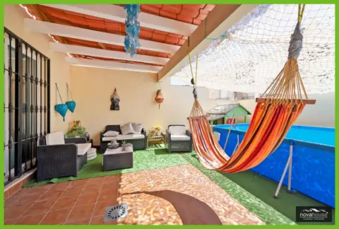 Casa adosada en calle de la Colina