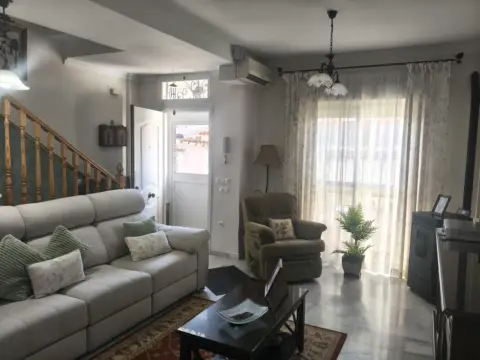 Casa adosada en Las Canteras - El Almedral