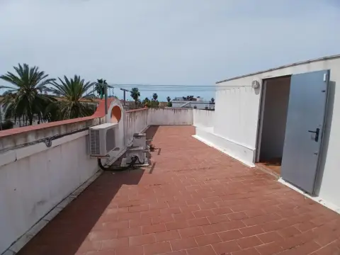Casa adosada en Las Canteras - El Almedral