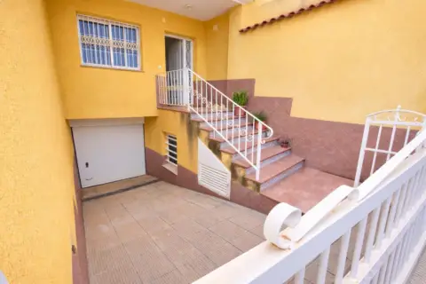 Chalet en Los Dolores-Los Gabatos