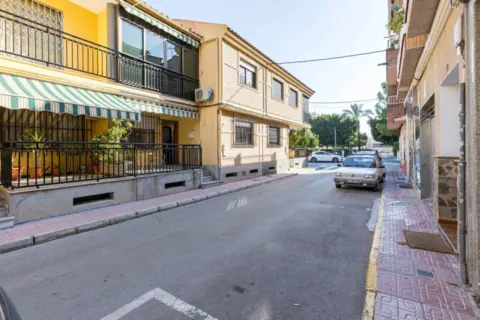 Casa adosada en calle del Poeta García Lorca