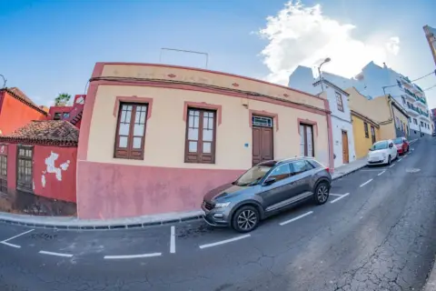 Casa adosada en calle de García Estrada