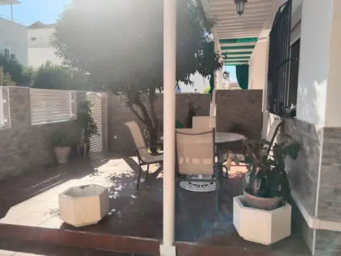 Casa pareada en calle de Lentisco