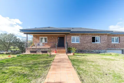 Chalet en Pinosol - El Alcor - Peralejo