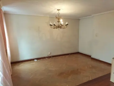 Piso en calle de Valentín Calderón