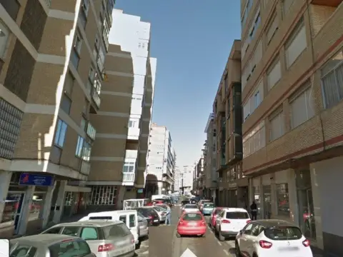 Local comercial en Barrio de Maria Cristina