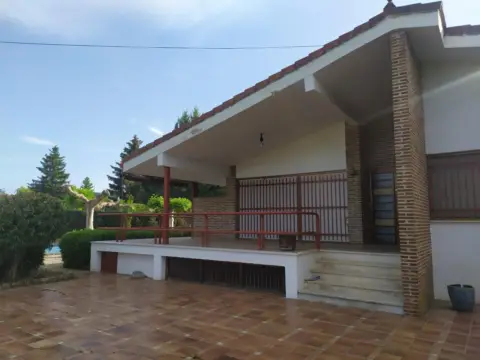 Finca rústica en calle Carretera Villamuriel P 900(Km,3 A 6)