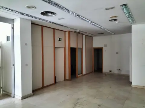 Local comercial en Avenida de Valladolid