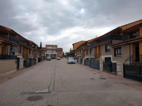 Casa adosada en Pueblo