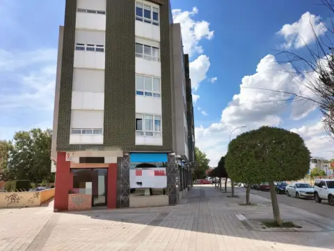 Local comercial en Eras del Bosque - S. Juanillo