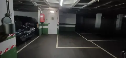Garaje en calle Marqués de Casa Valdés, 43