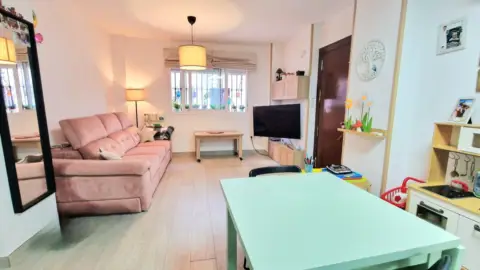 Apartamento en calle de Teba, 12