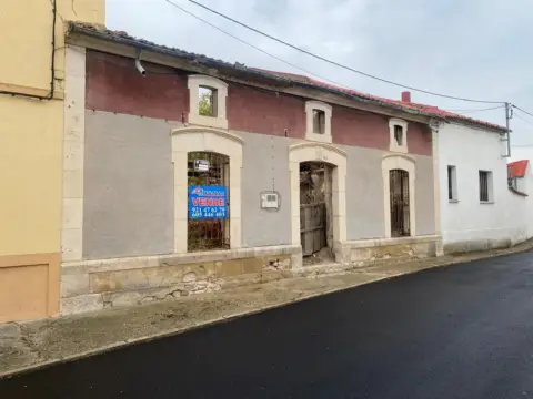 Terreno en calle Alcázar