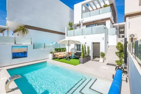 Chalet en calle Madame Butterfly, 317