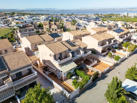 Casa adosada en calle Veleta