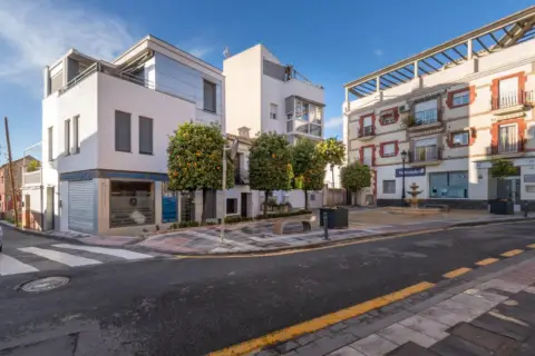 Casa adosada en Zona Metropolitana