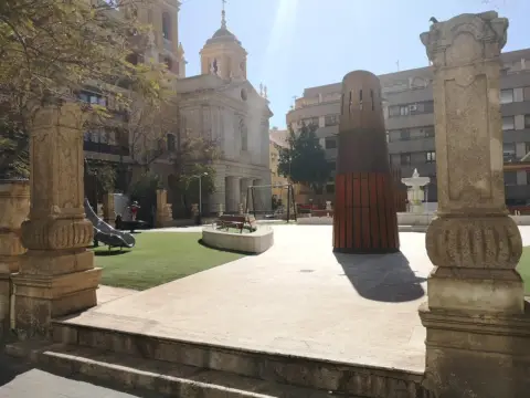 Local comercial en Plaza de San Pedro
