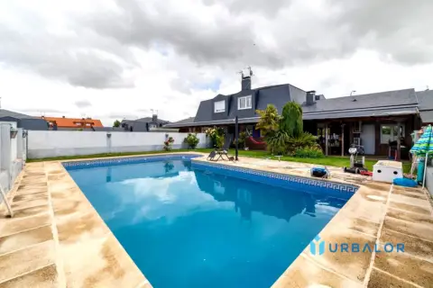 Chalet en calle de las Lomas