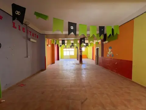 Local comercial en Colegio S. Miguel