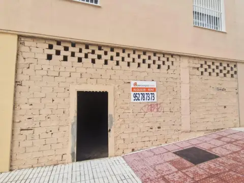 Local comercial en calle Serenata