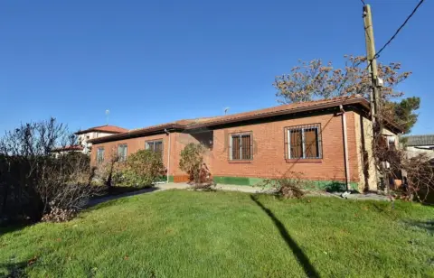 Chalet en callejón de Caba