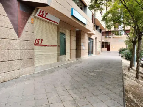 Local comercial en Juan Carlos I