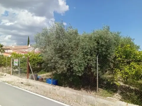 Terreno en calle La Loma