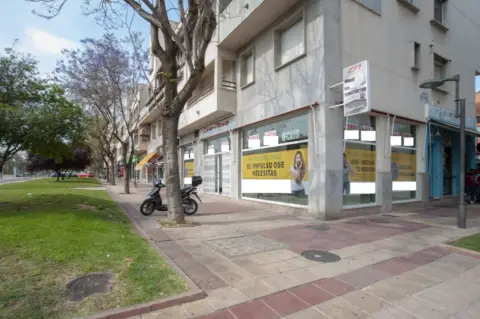 Local comercial en Avenida Juan de Borbon