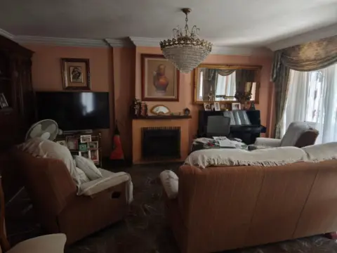 Casa adosada en Valdeastillas - Fuentezuelas