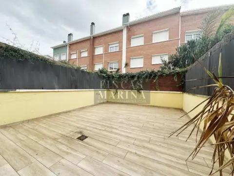 Casa adosada en Carrer de Joaquim Folguera