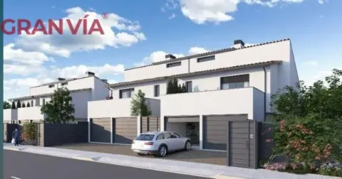 Casa adosada en Carrer Antoni Tápies