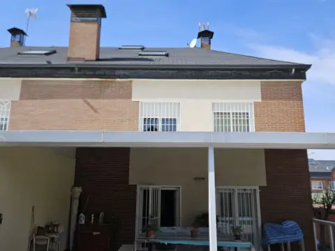 Casa pareada en Las Conejeras-El Esparragal