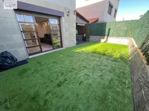 Casa adosada en Iruña Oka - Iruña de Oca