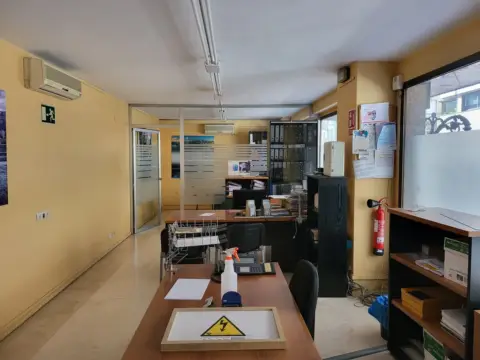 Local comercial en calle de Juan XXIII, 3