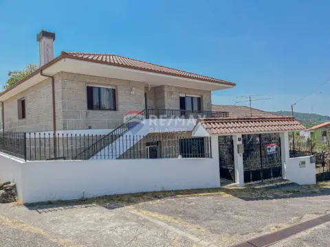 Casa adosada en calle Lugar Mouta