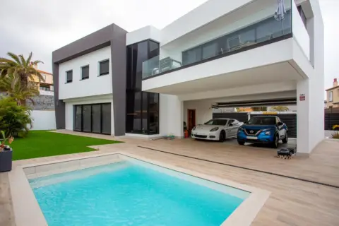 Chalet en calle Arquitecto Laureano Arroyo