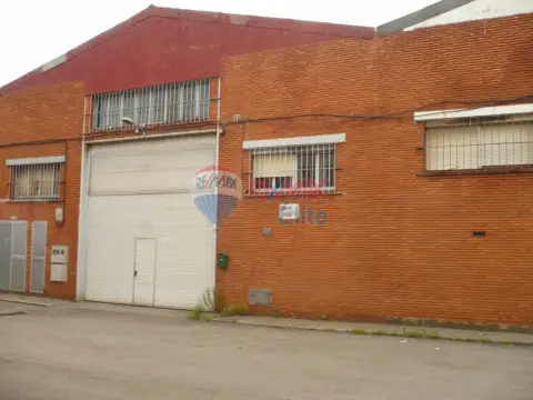 Nave industrial en calle Polígono Maximino Vega, nº 6