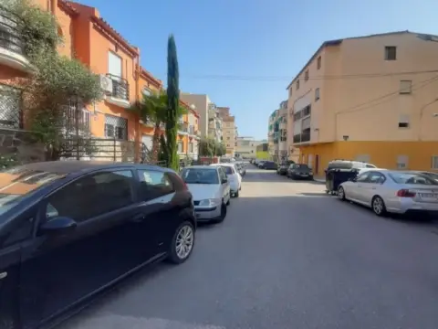 Almacén en calle de los Ficus, 1