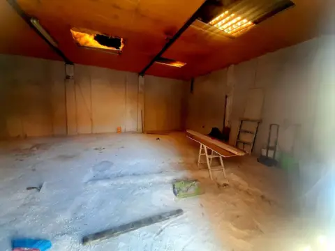 Almacén en calle de los Ficus, 1