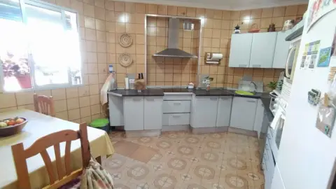 Casa adosada en Cruz del Humilladero - los Tilos