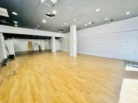 Local comercial en calle Miguel Moya