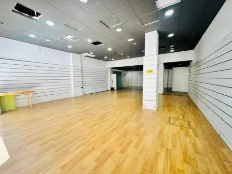 Local comercial en calle Miguel Moya