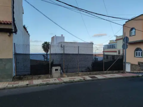 Terreno en calle Almudena, 11