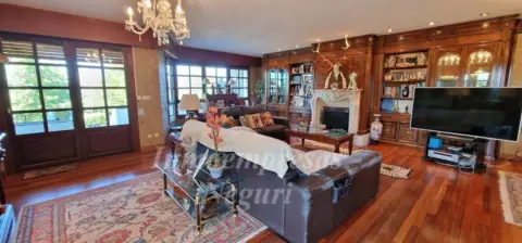 Casa adosada en calle de Atxabaso