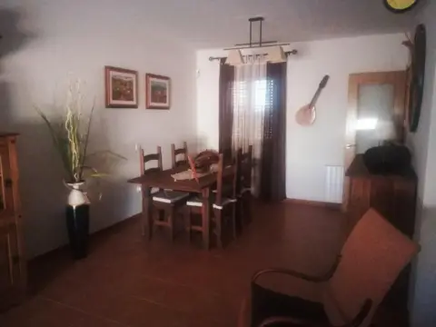 Casa adosada en Burujón