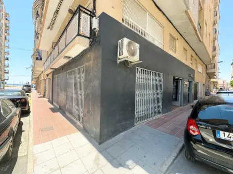 Local comercial en Carrer de l'Almirall Antequera