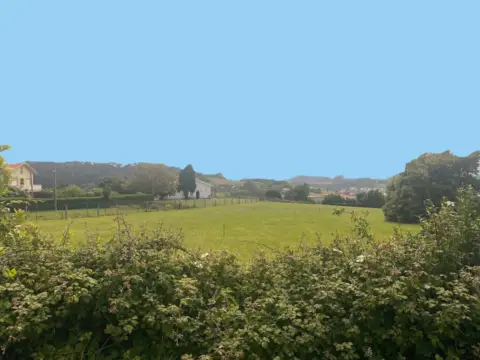 Terreno en calle Luanco