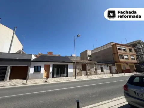 Casa adosada en Avinguda del País Valenciano