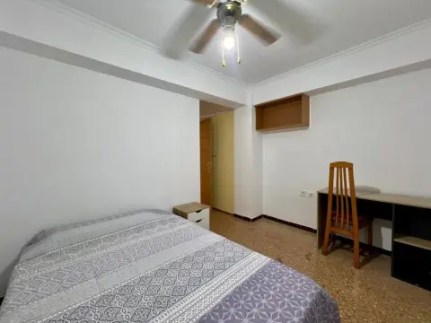 Habitación en calle del Teniente Llorca, 26