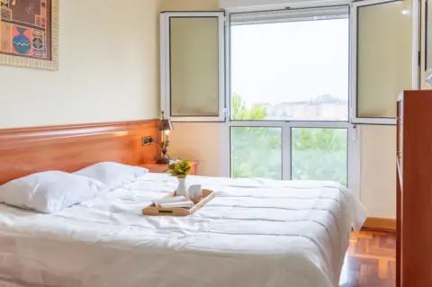 Piso en calle Coaña, 2